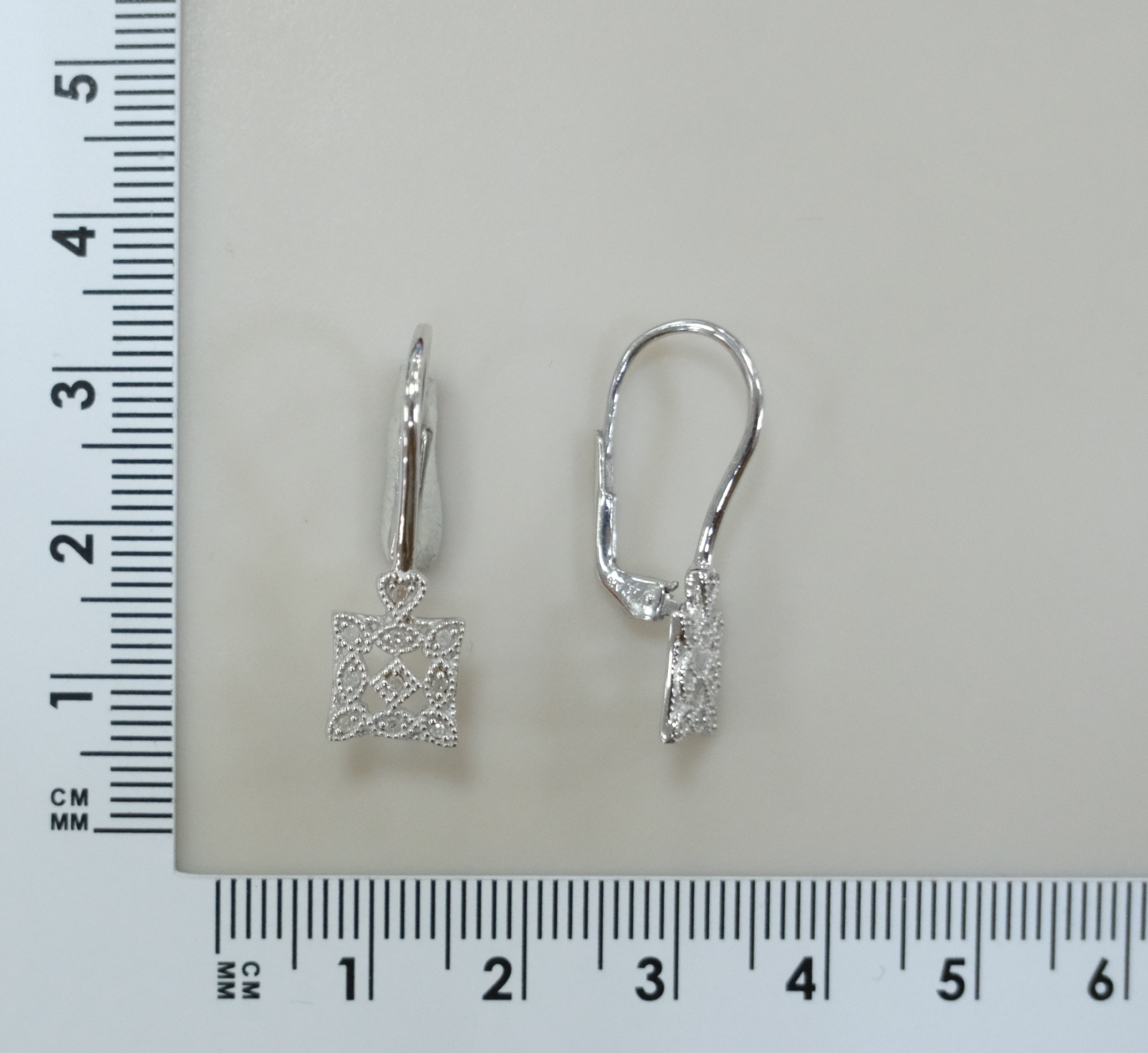 Серебряные серьги с бриллиантами